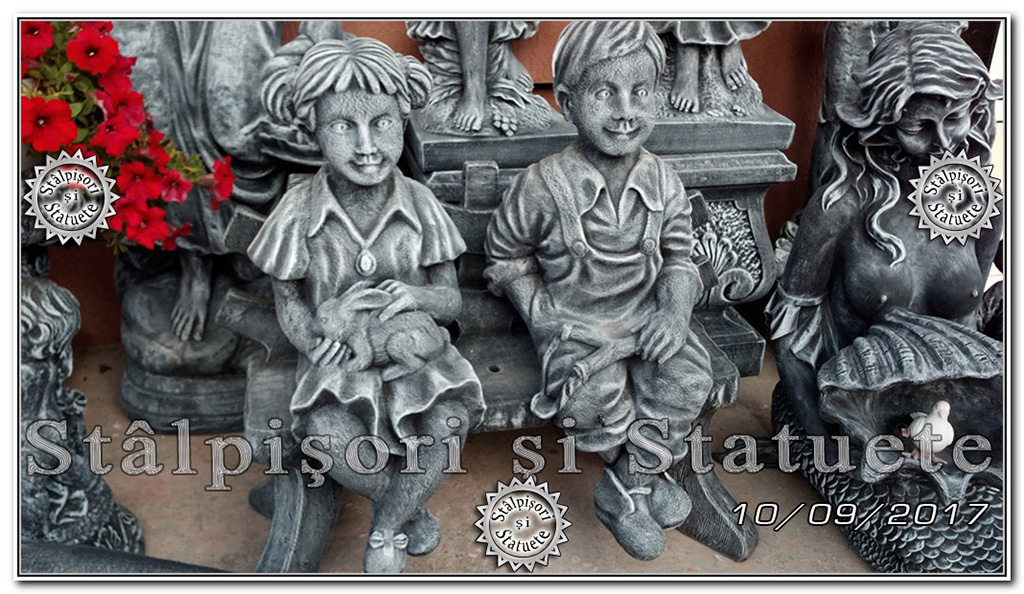 Statuete copii pe bancuta din beton model S24. - Pret | Preturi Statuete copii pe bancuta din beton model S24.