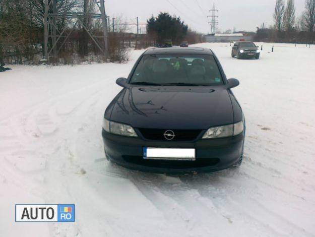 VAND OPEL VECTRA B 1997 BERLINA SI CUI TRACTARE -200 RON - Pret | Preturi VAND OPEL VECTRA B 1997 BERLINA SI CUI TRACTARE -200 RON