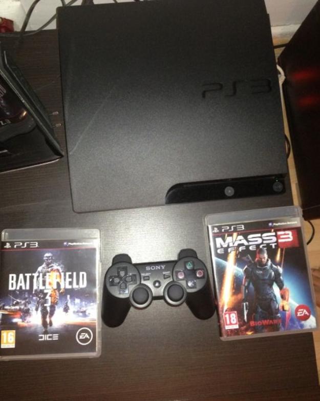 Ps3 slim 160 gb + 2 jocuri battlefield 3 si mass effect 3 + joystick wireless - Pret | Preturi Ps3 slim 160 gb + 2 jocuri battlefield 3 si mass effect 3 + joystick wireless