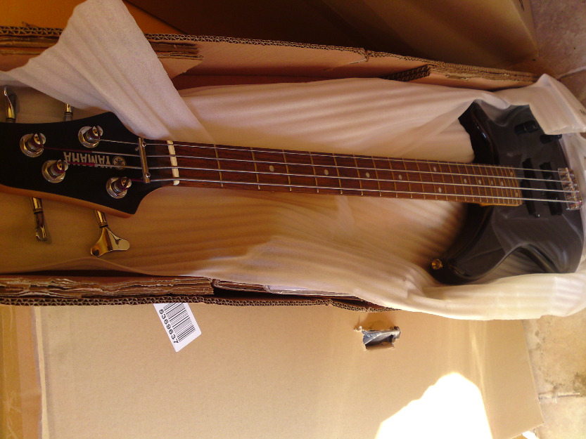 Vand chitara bass YAMAHA RBX270, negru, nou, in cutie, pret 250 euro - Pret | Preturi Vand chitara bass YAMAHA RBX270, negru, nou, in cutie, pret 250 euro
