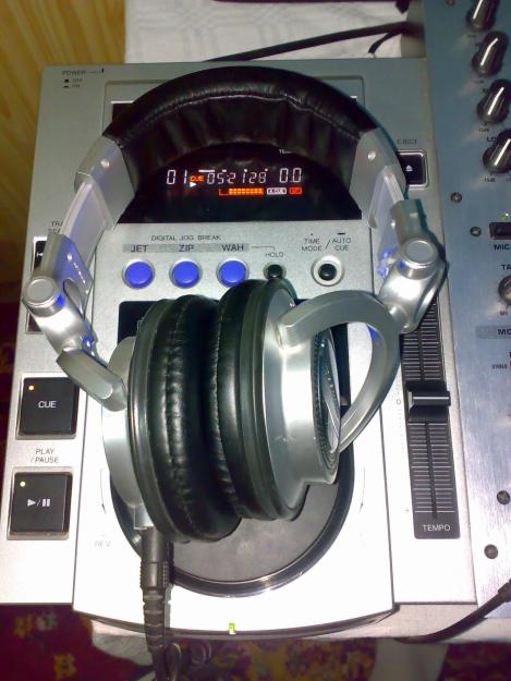 Vand Pioneer CDJ 100s si casti Technics RP-DH1200 - Pret | Preturi Vand Pioneer CDJ 100s si casti Technics RP-DH1200