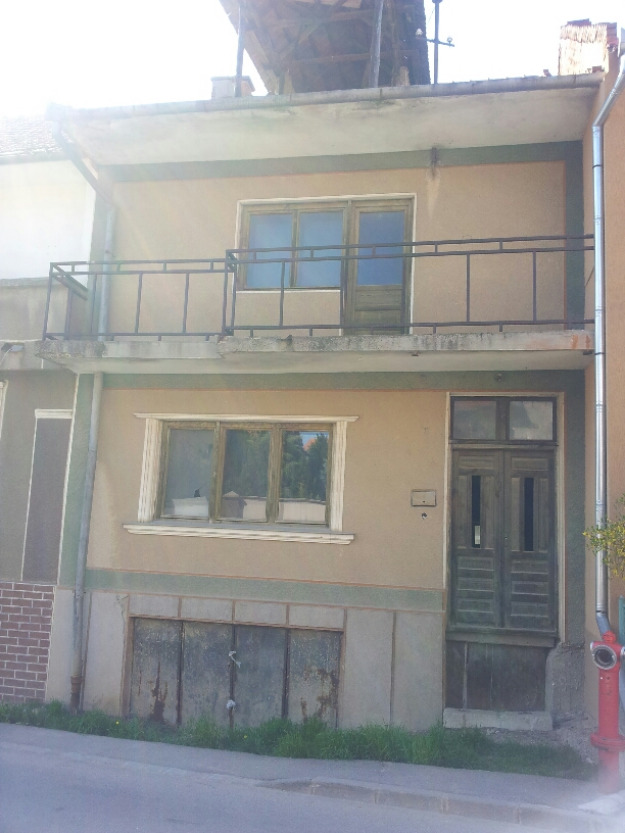 Casa semifinisata in spatele garii - Pret | Preturi Casa semifinisata in spatele garii