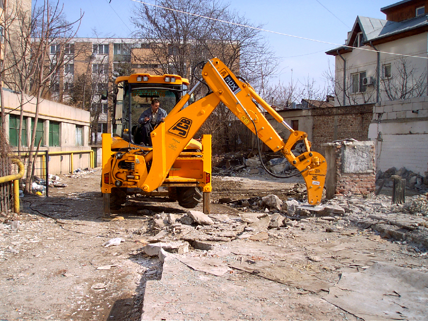 Inchiriez buldoexcavator cu picon - Pret | Preturi Inchiriez buldoexcavator cu picon