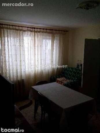 apartament 3 camere semidecomandat zona macul rosu - Pret | Preturi apartament 3 camere semidecomandat zona macul rosu