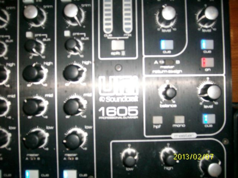 Vand dj mixer soundcraft si 2 cd playere denon dn-1200s - Pret | Preturi Vand dj mixer soundcraft si 2 cd playere denon dn-1200s