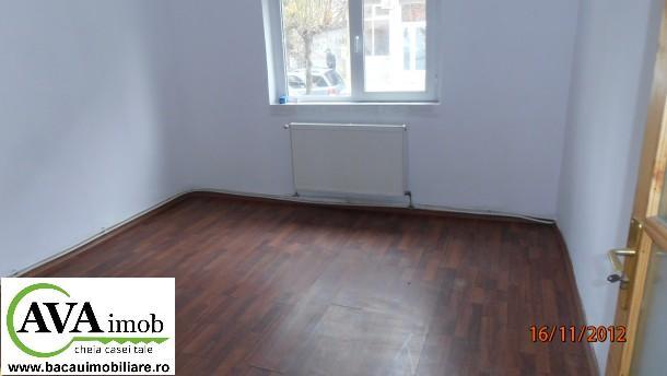 Vand apartament cu 3 camere decomandate in Bistrita Lac, complet renovat - Pret | Preturi Vand apartament cu 3 camere decomandate in Bistrita Lac, complet renovat