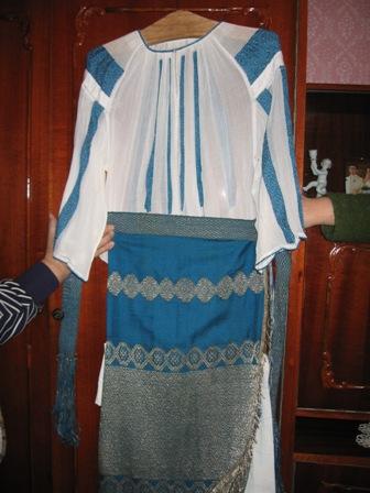 Vand costume populare vechi 90 ani - Pret | Preturi Vand costume populare vechi 90 ani