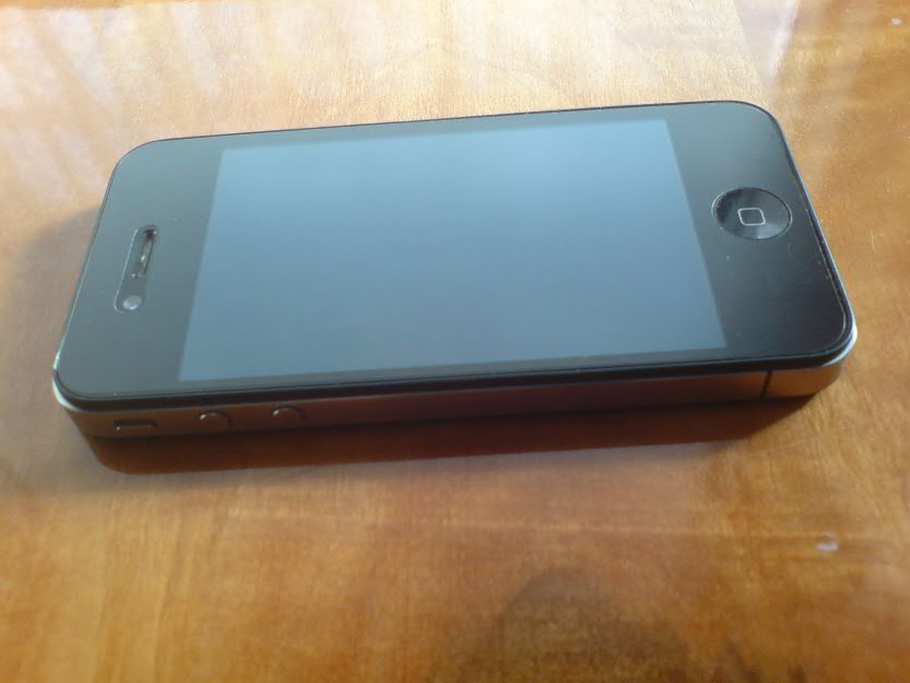 Iphone 4 negru - 16 GB, impecabil + accesorii - Pret | Preturi Iphone 4 negru - 16 GB, impecabil + accesorii