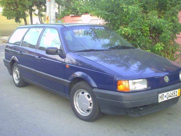 Vand Volkswagen Passat 19 Diesel Combi an 1993 - Pret | Preturi Vand Volkswagen Passat 19 Diesel Combi an 1993