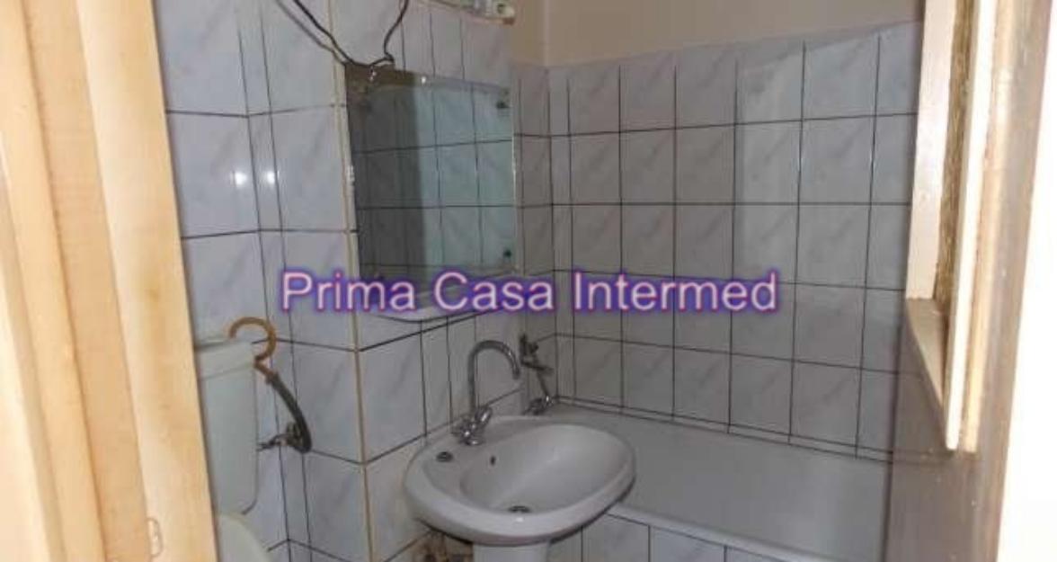 Apartament 2 camere, decomandat, 50 mp, Pod Butelii - Pret | Preturi Apartament 2 camere, decomandat, 50 mp, Pod Butelii