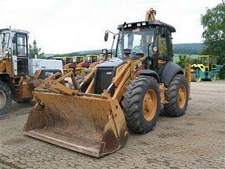 CASE 695 Super R-4 BULDOEXCAVATOR Second Hand Rotie Egale 2006 33.500 Euro - Pret | Preturi CASE 695 Super R-4 BULDOEXCAVATOR Second Hand Rotie Egale 2006 33.500 Euro