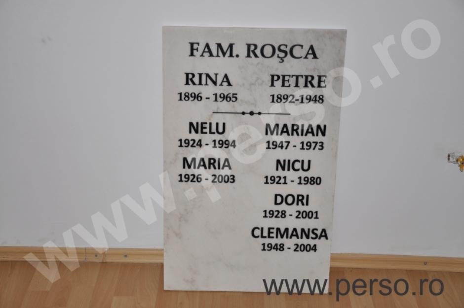 Placi funerare gravate, placi metalice gravate, placi gravate pentru cruci, placi morminte - Pret | Preturi Placi funerare gravate, placi metalice gravate, placi gravate pentru cruci, placi morminte