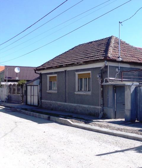 DE vanzare casa cu 800 mp teren,dublu front stradal - Pret | Preturi DE vanzare casa cu 800 mp teren,dublu front stradal