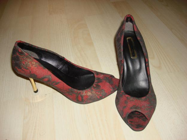 Pantofi dantela rosu cu maro nr. 37 - Pret | Preturi Pantofi dantela rosu cu maro nr. 37