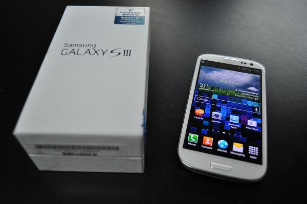 samsung galaxy s3 dual sim cu ecran de 4.7 inch si wifi - Pret | Preturi samsung galaxy s3 dual sim cu ecran de 4.7 inch si wifi