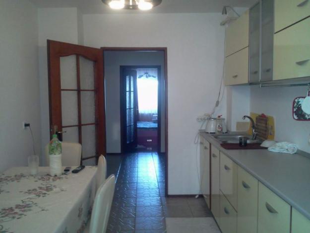 Bacau Vand urgent apartament cu 3 camere decomandat, LUX, etaj 2, - Pret | Preturi Bacau Vand urgent apartament cu 3 camere decomandat, LUX, etaj 2,