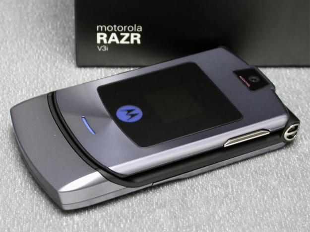 Vand Motorola Razr V3I pachet complet - Pret | Preturi Vand Motorola Razr V3I pachet complet