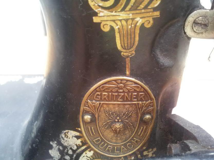 Vand masina de cusut Gritzner - Durlach, antica. - Pret | Preturi Vand masina de cusut Gritzner - Durlach, antica.