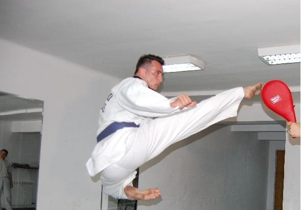 Clubul Sportiv ,,Best Taekwondo WTF Bucureşti” organizează cursuri - Pret | Preturi Clubul Sportiv ,,Best Taekwondo WTF Bucureşti” organizează cursuri