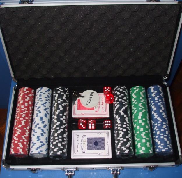 POKER SET - 300 JETOANE IN SERVIETA DE ALUMINIU!!! - Pret | Preturi POKER SET - 300 JETOANE IN SERVIETA DE ALUMINIU!!!