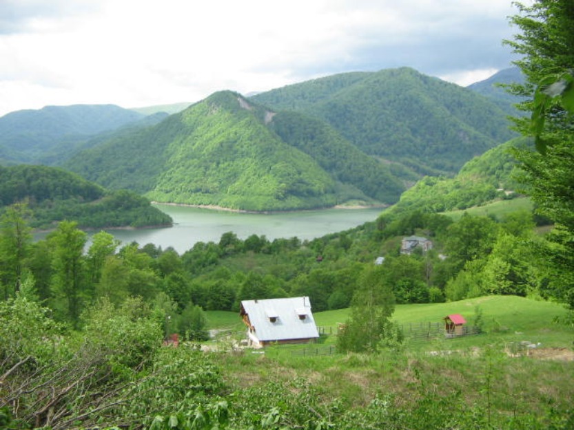 Vand urgent 8277 .teren intravilan /extravilan la munte, vedere la Lacul Siriu - Pret | Preturi Vand urgent 8277 .teren intravilan /extravilan la munte, vedere la Lacul Siriu