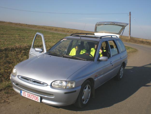 VAND FORD ESCORT GHIA !!! PRET AVANTAJOS ! - Pret | Preturi VAND FORD ESCORT GHIA !!! PRET AVANTAJOS !