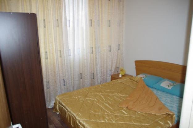 Inchiriez apartament 3 camere - Pret | Preturi Inchiriez apartament 3 camere