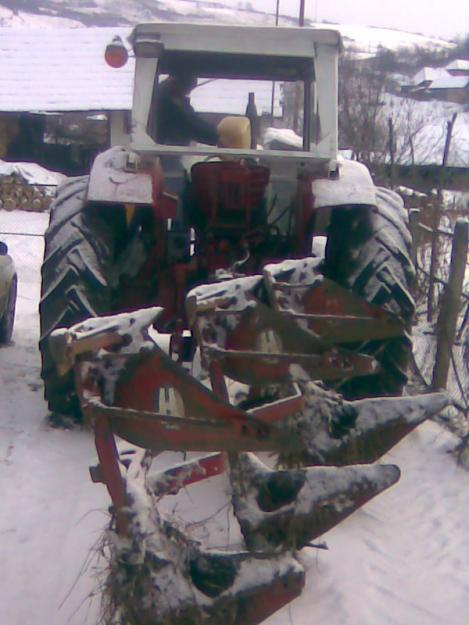 tractor ih 1046 cu plug in 3 reversibil - Pret | Preturi tractor ih 1046 cu plug in 3 reversibil