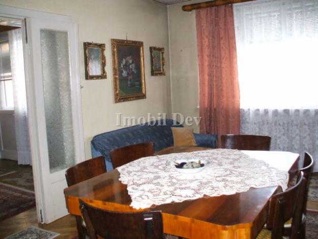 De vanzare apartament cu 4 camere si garaj - Deva - Pret | Preturi De vanzare apartament cu 4 camere si garaj - Deva