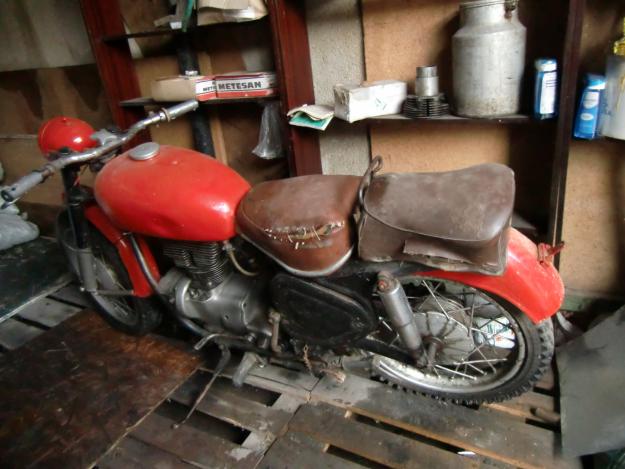 vand motocicleta cu ataj simson 250 an fabricatie 1961 nu detin acte - Pret | Preturi vand motocicleta cu ataj simson 250 an fabricatie 1961 nu detin acte