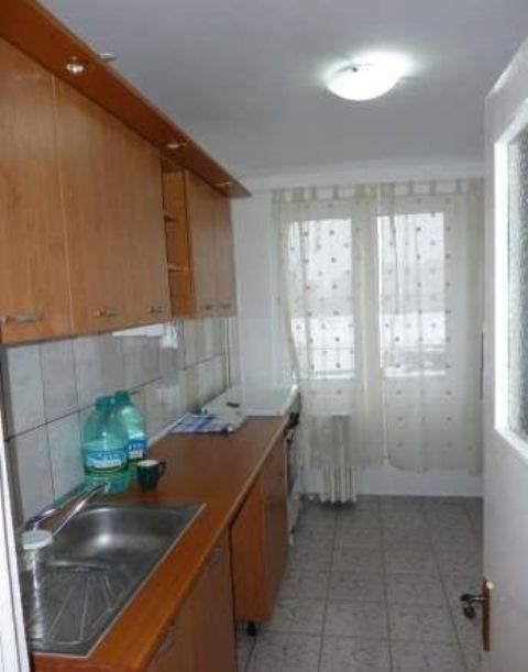 Apartament 4 camere Titan Auchan - Pret | Preturi Apartament 4 camere Titan Auchan