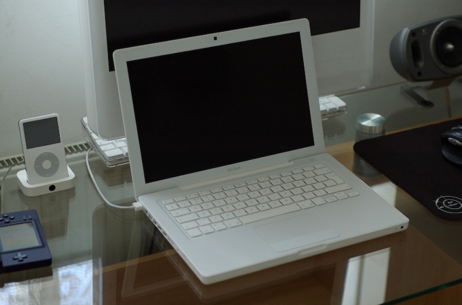Laptop Apple macbook a1181,dual core,250 hd,camera,ecran 13,3 750 lei - Pret | Preturi Laptop Apple macbook a1181,dual core,250 hd,camera,ecran 13,3 750 lei