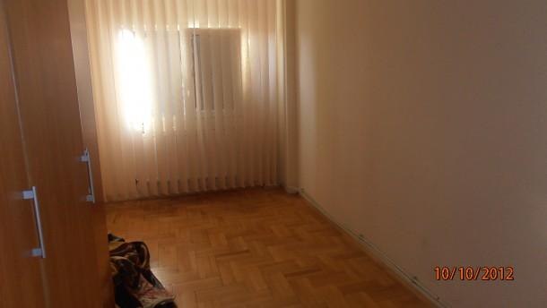 Apartament 3 camere decomandat zona 9 Mai, complet renovat - Pret | Preturi Apartament 3 camere decomandat zona 9 Mai, complet renovat