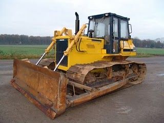 BULDOZER SECOND HAND KOMATSU D58P buldozerre de vanzare vand buldoser komatsu 15 tone - Pret | Preturi BULDOZER SECOND HAND KOMATSU D58P buldozerre de vanzare vand buldoser komatsu 15 tone