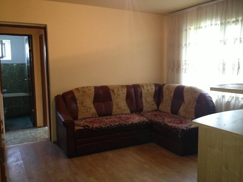2 CAMERE finisat-mobilat zona Spital Judetean-utilat 120eur/luna neg - Pret | Preturi 2 CAMERE finisat-mobilat zona Spital Judetean-utilat 120eur/luna neg