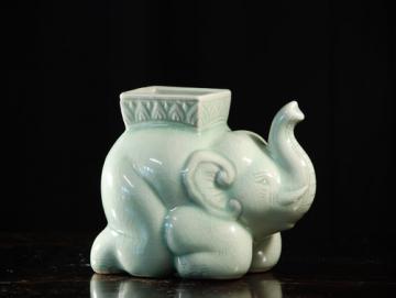 Suport decorativ (elefant) din ceramica Celadon - Pret | Preturi Suport decorativ (elefant) din ceramica Celadon