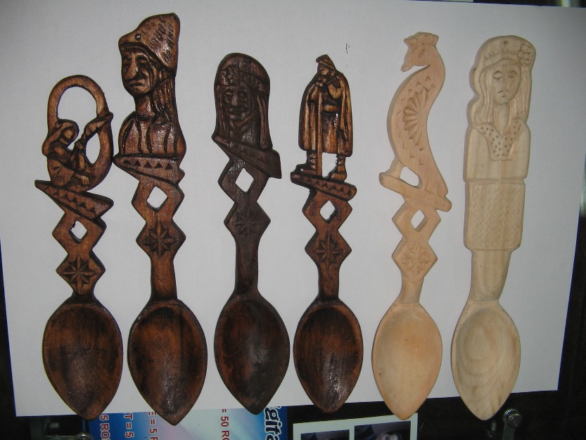 Linguri sculptate din lemn - Pret | Preturi Linguri sculptate din lemn