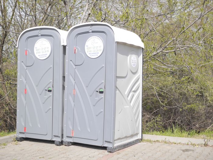 Inchiriem toalete ecologice si garduri mobile - Pret | Preturi Inchiriem toalete ecologice si garduri mobile