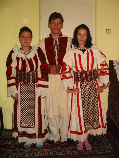 Costume nationale romanesti din zona banatului - Pret | Preturi Costume nationale romanesti din zona banatului