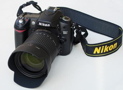 VAND NIKON D80 KIT 18-135 AF-S - Pret | Preturi VAND NIKON D80 KIT 18-135 AF-S