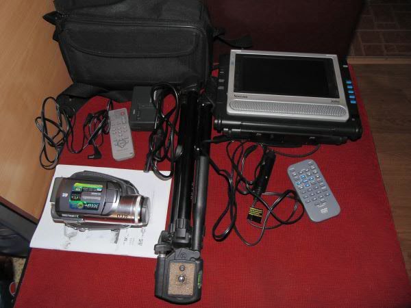 Camera video panasonic, trepied + bonus dvd player auto - Pret | Preturi Camera video panasonic, trepied + bonus dvd player auto