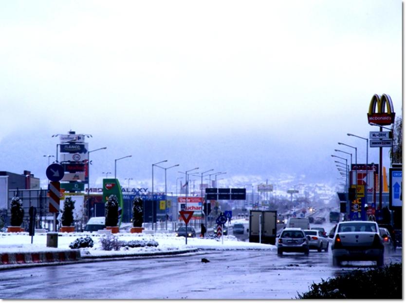 Inchiriez spatiu comercial cu vitrina, suprafata 100 mp, Calea Bucuresti. - Pret | Preturi Inchiriez spatiu comercial cu vitrina, suprafata 100 mp, Calea Bucuresti.