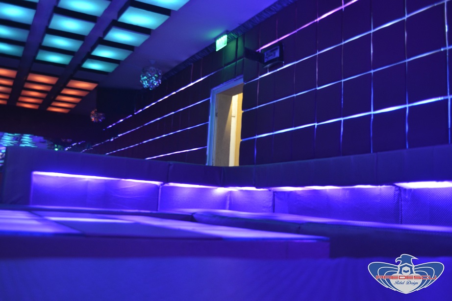 Decoratiuni Club Perne Tapitate Cu Led RGB - Pret | Preturi Decoratiuni Club Perne Tapitate Cu Led RGB