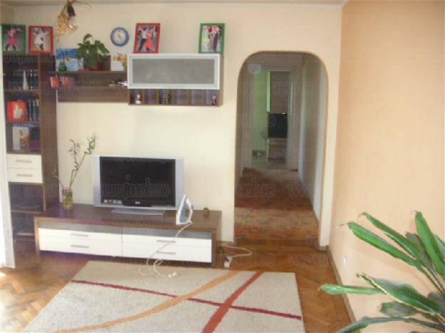 Apartament 4 camere semidecomandat Odobesti - Pret | Preturi Apartament 4 camere semidecomandat Odobesti