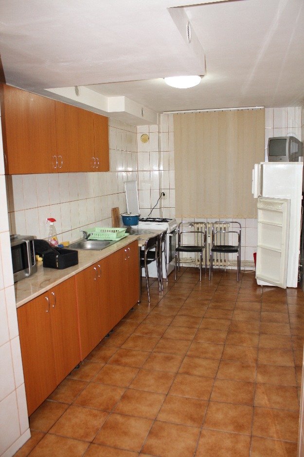 Oferta inchiriere apartament, 4camere Teiul Doamnei - Pret | Preturi Oferta inchiriere apartament, 4camere Teiul Doamnei