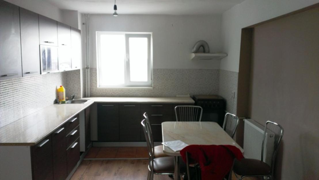 Apartament 3 camere zona Nufarul - Pret | Preturi Apartament 3 camere zona Nufarul