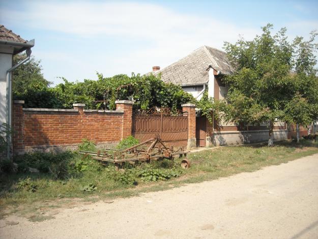 vand casa cu gradina la 14 km de Oradea - Pret | Preturi vand casa cu gradina la 14 km de Oradea