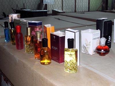 Vand parfumuri de firma - Pret | Preturi Vand parfumuri de firma