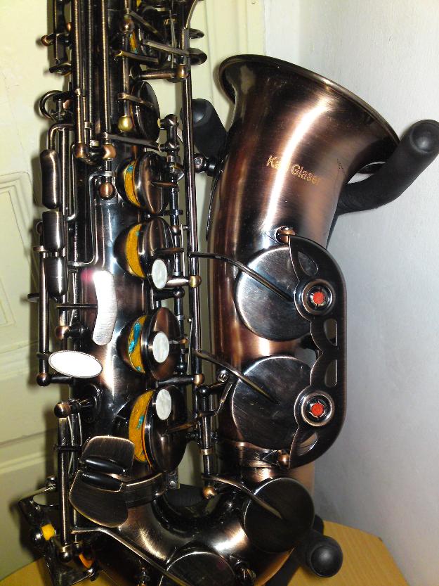 Vand saxofon alto(Mi-bemol) KARL GLASER, culoare antique cufar mustiuc+ - Pret | Preturi Vand saxofon alto(Mi-bemol) KARL GLASER, culoare antique cufar mustiuc+
