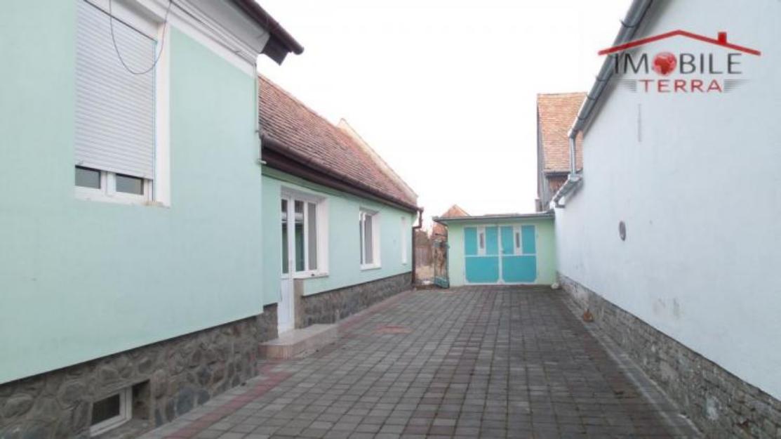 Casa singur in curte, cu 2 apartamente si intrari separate Turnisor Sibiu - Pret | Preturi Casa singur in curte, cu 2 apartamente si intrari separate Turnisor Sibiu